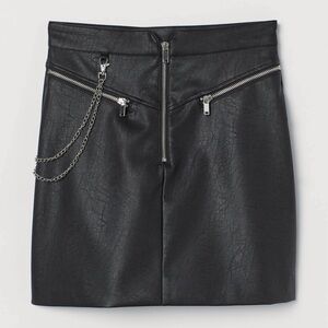 NWT SIZE 12 H&M vegan faux leather Black Zippered Skirt